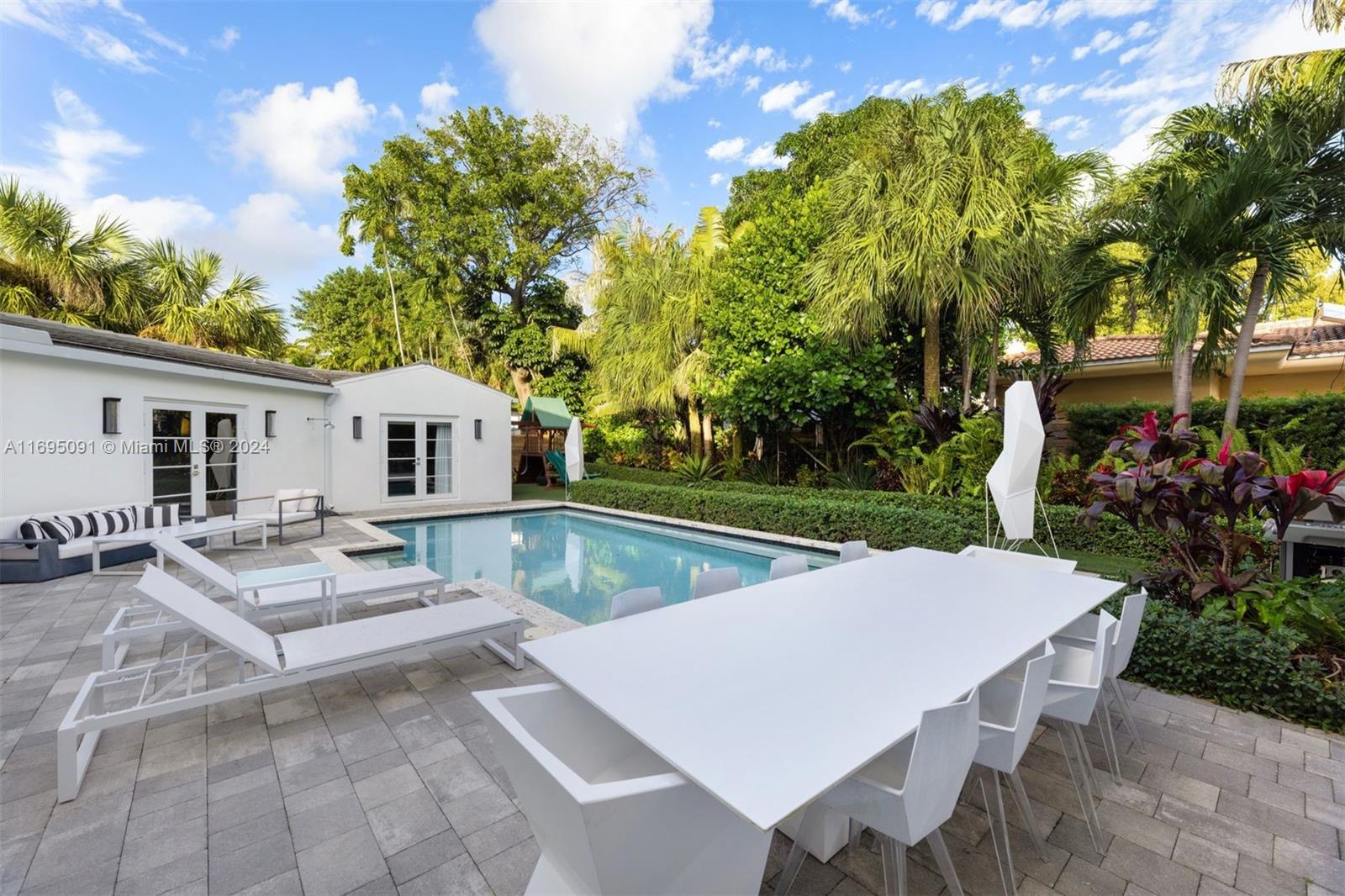 2887 Pine Tree Dr, Miami Beach, Florida image 38