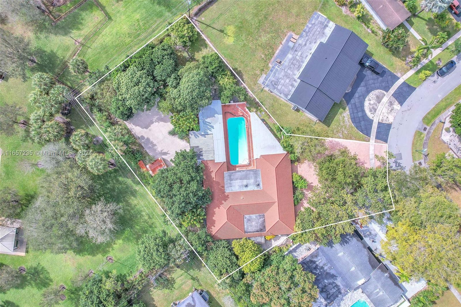 600 Camellia Court, Plantation, Florida image 3