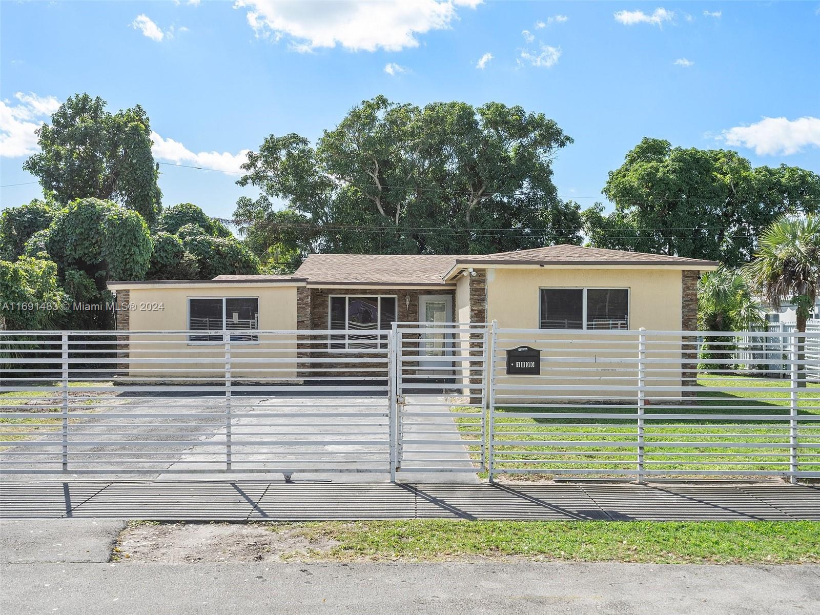 Residential, Miami Gardens, Florida image 1