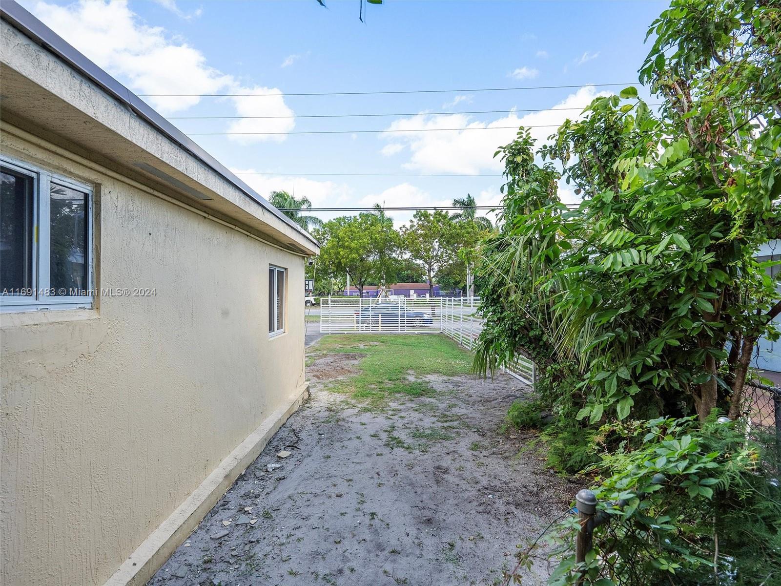 Residential, Miami Gardens, Florida image 14