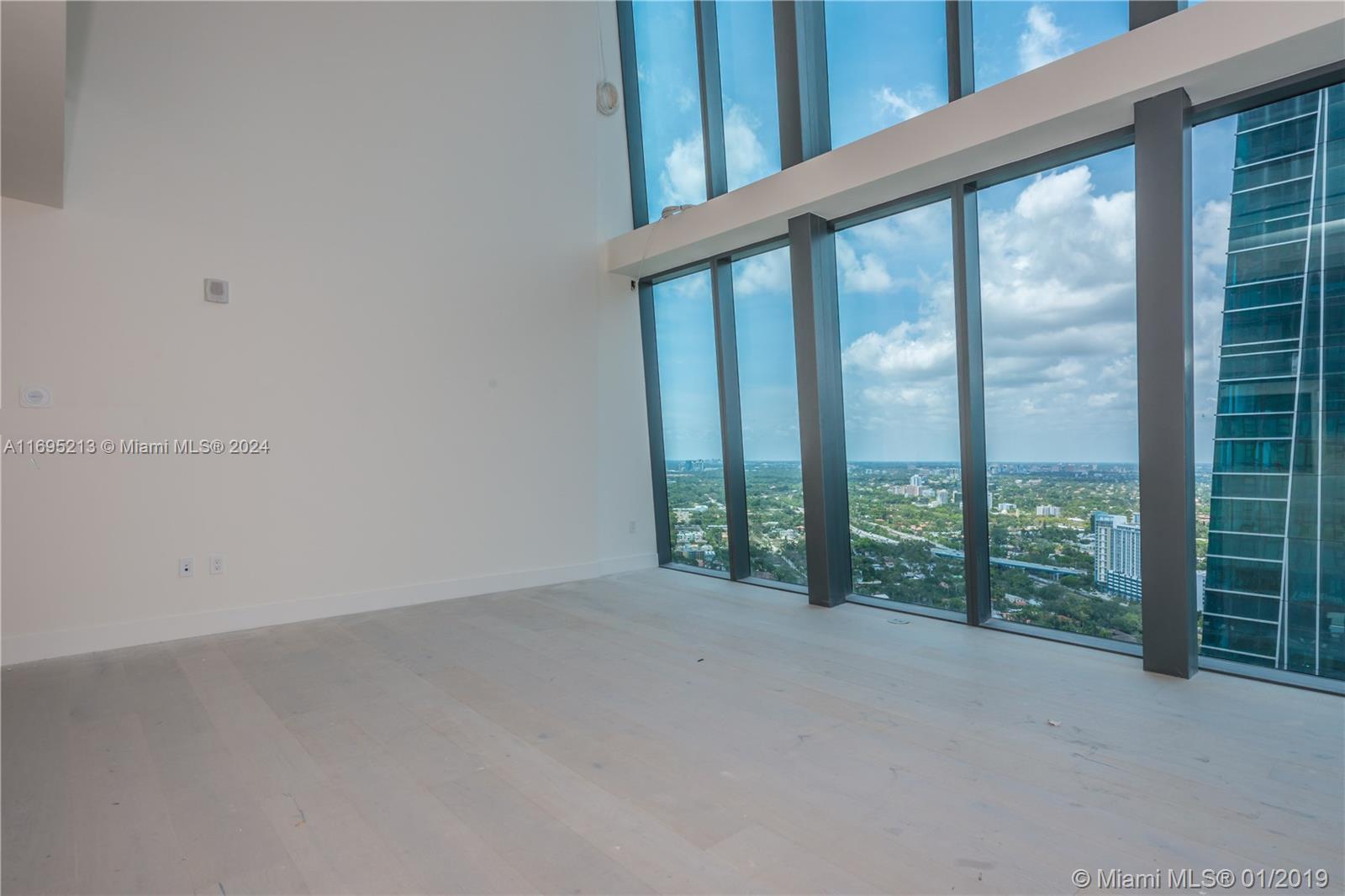 One-of-a-Kind Corner Duplex with Breathtaking City Views
This exclusive, double-height duplex is the only unit in the building with this exceptional layout, featuring 3 bedrooms and 2.5 modern bathrooms. With stunning panoramic views of the city, this unique residence offers both luxury and convenience in the heart of East Brickell.
Infinity-edge pool with spectacular views of the bay, city, and downtown Miami
24/7 concierge service for seamless living
Fully equipped, state-of-the-art fitness center
Valet parking and dedicated security
Pet-friendly with on-site pet walker
Walking distance to top shopping, dining, and entertainment options