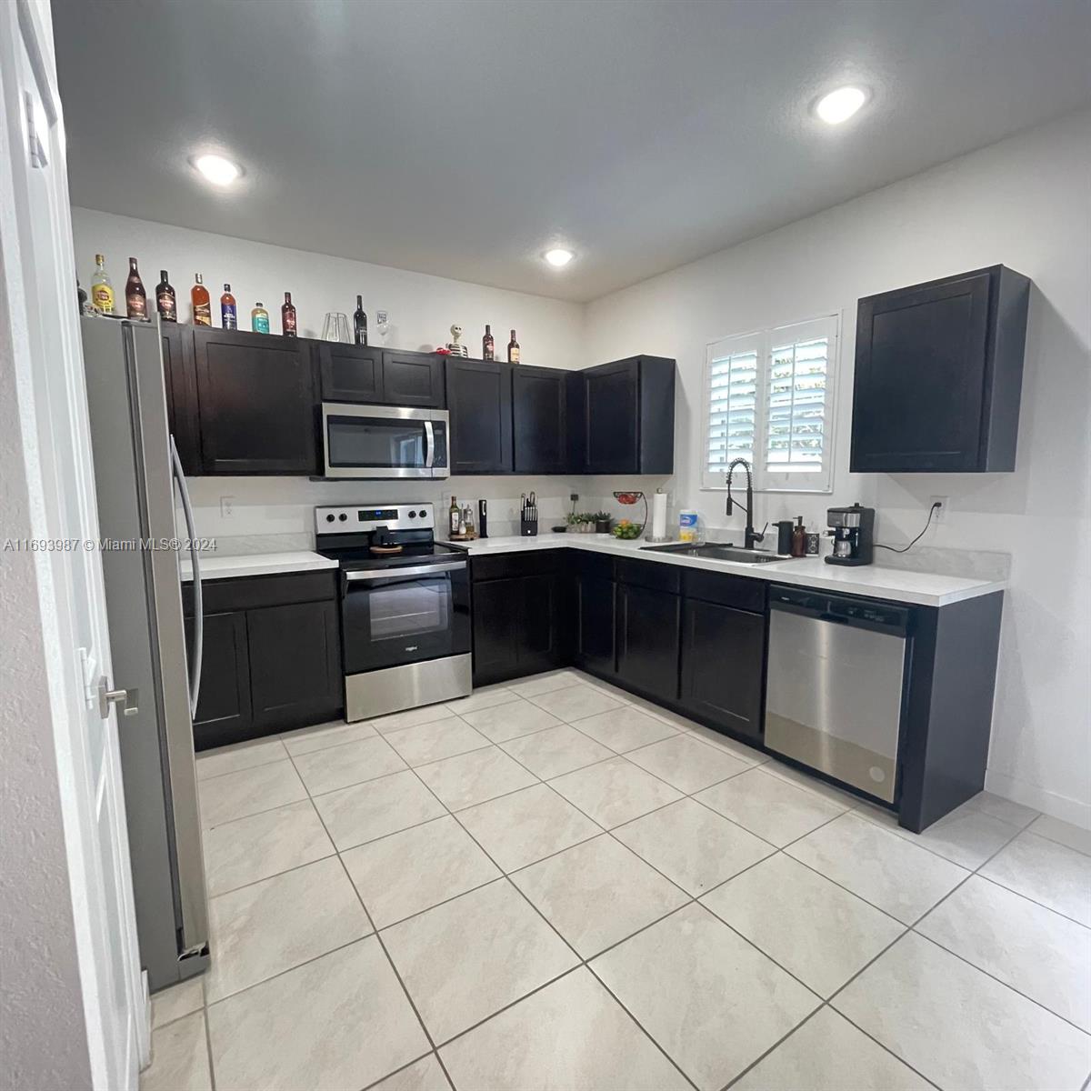 1737 SE 9th Ter, Homestead, Florida image 3