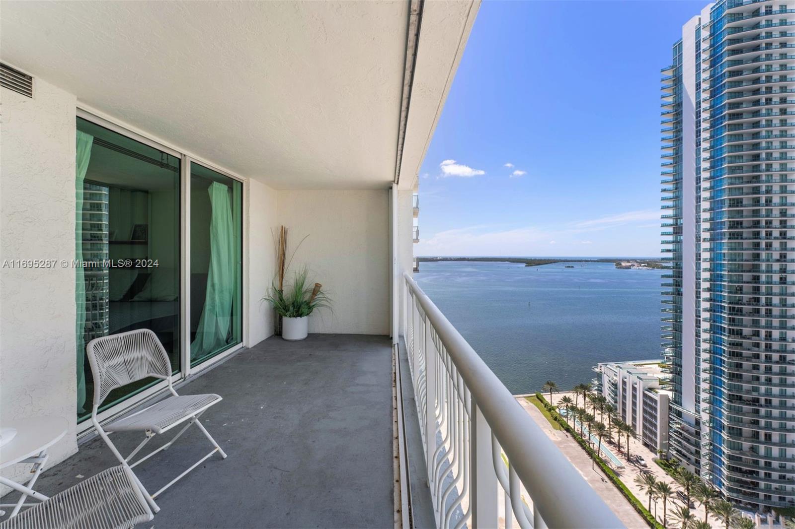 1200 Brickell Bay Dr #2707, Miami, Florida image 2