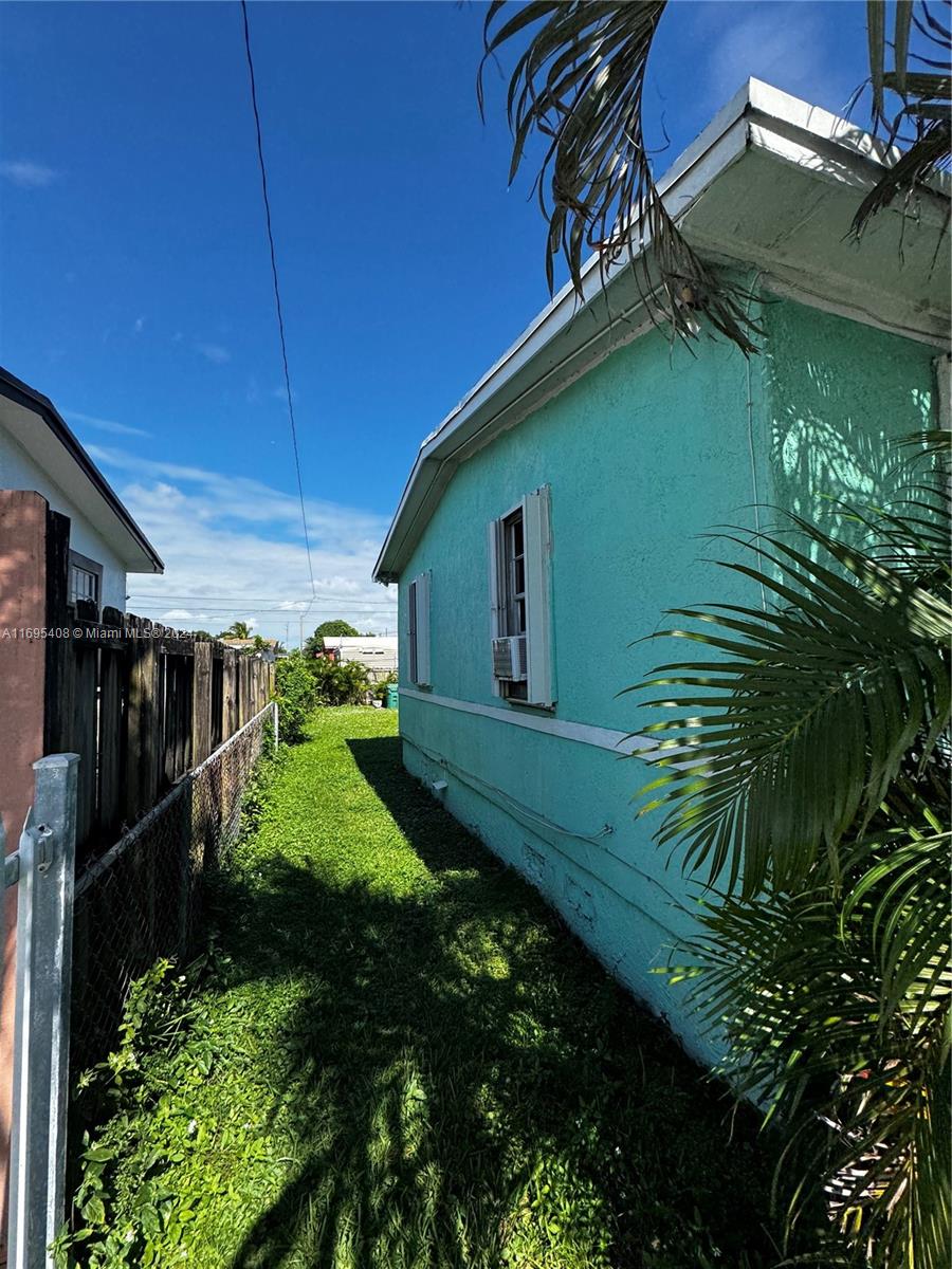 Residential, Miami Gardens, Florida image 3