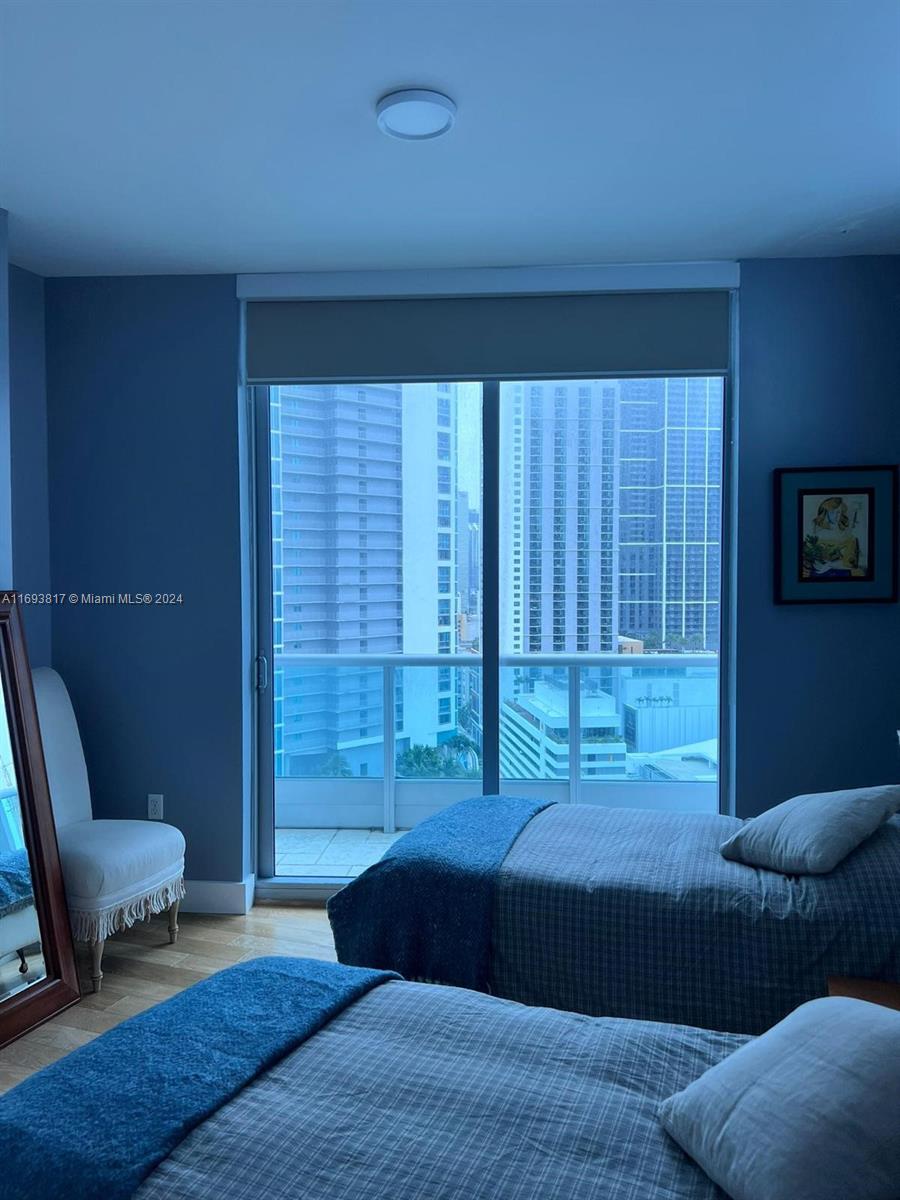 900 Biscayne Blvd #2812, Miami FL 33132