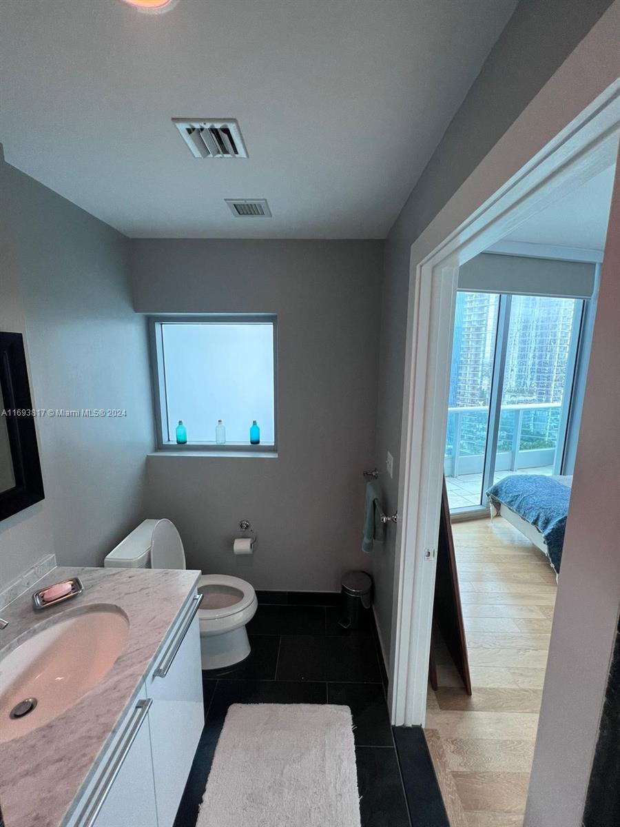 900 Biscayne Blvd #2812, Miami FL 33132