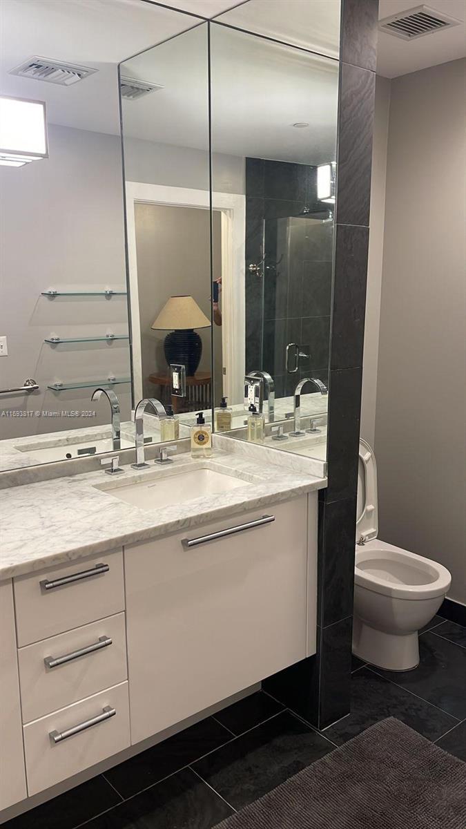 900 Biscayne Blvd #2812, Miami FL 33132