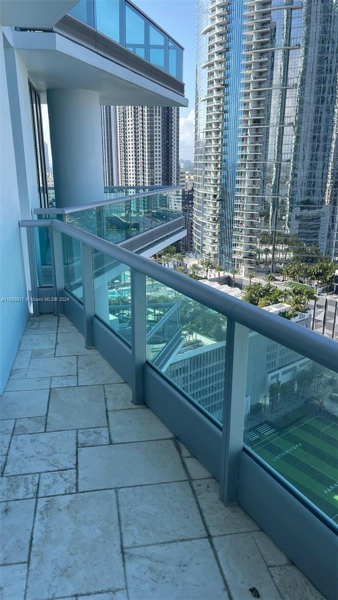900 Biscayne Blvd #2812, Miami FL 33132