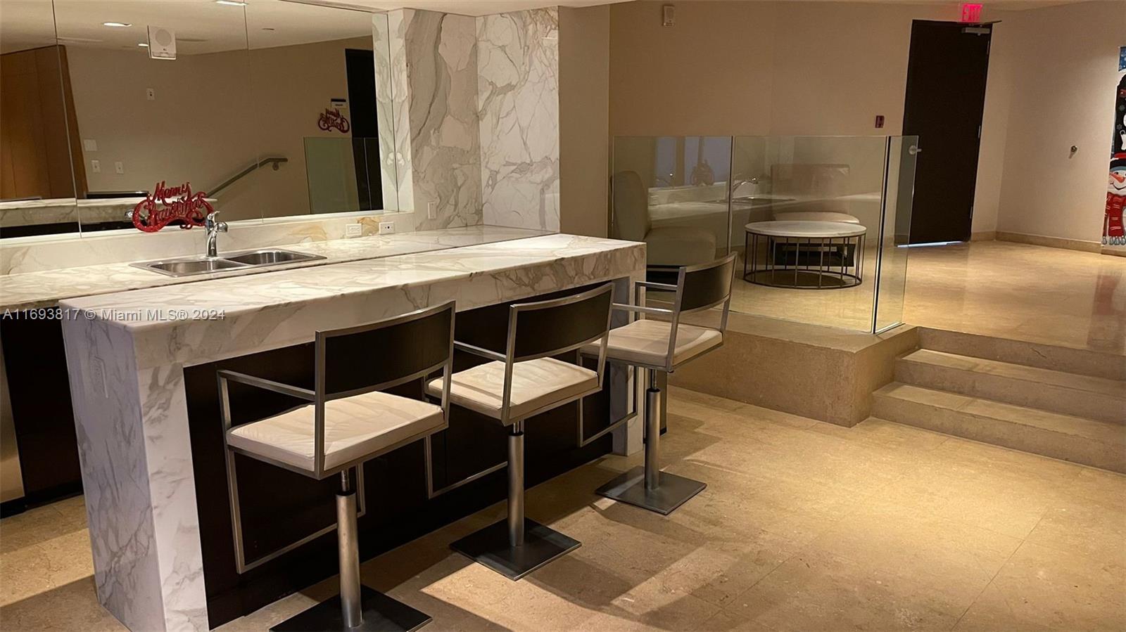 900 Biscayne Blvd #2812, Miami FL 33132