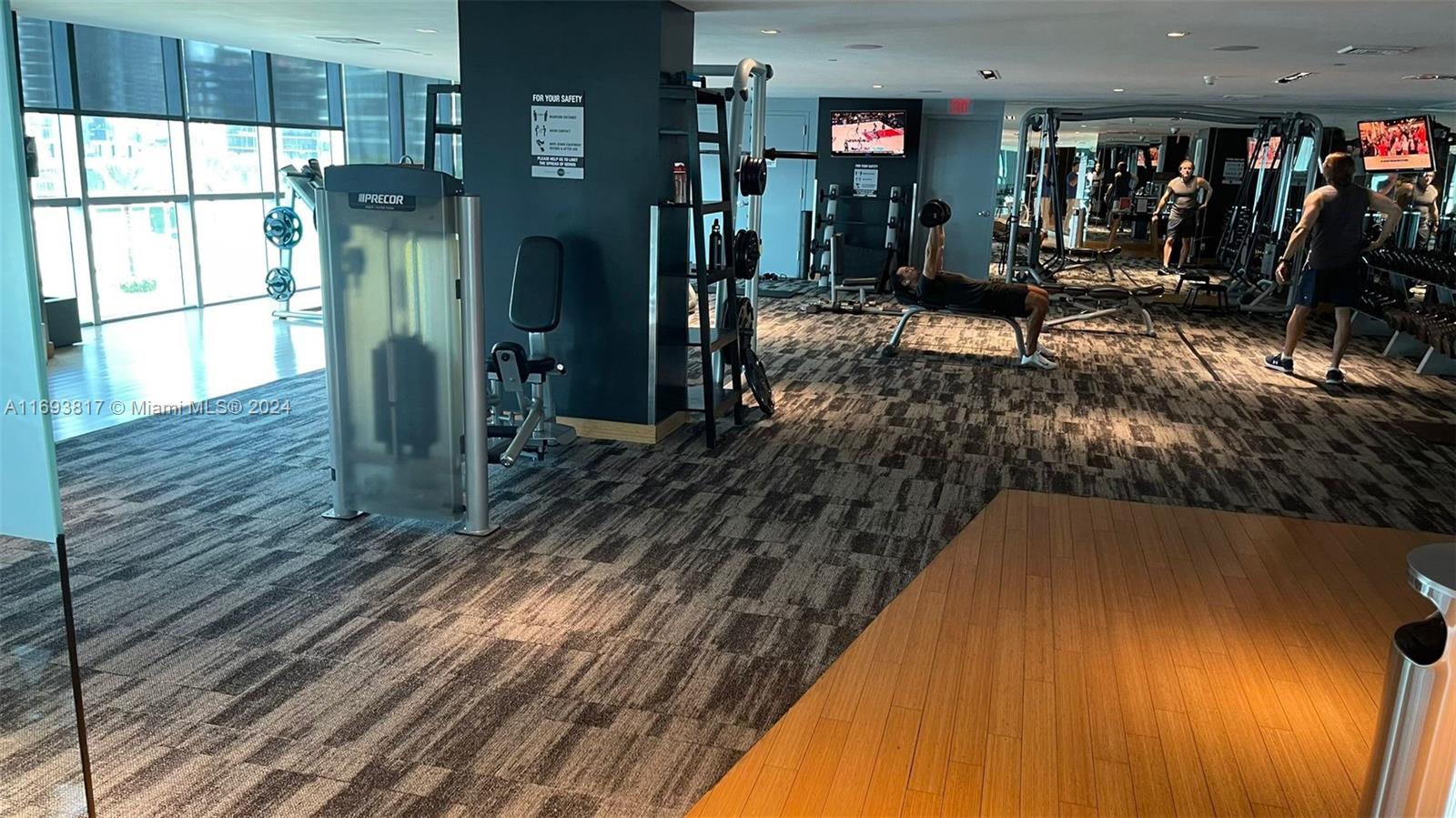 900 Biscayne Blvd #2812, Miami FL 33132