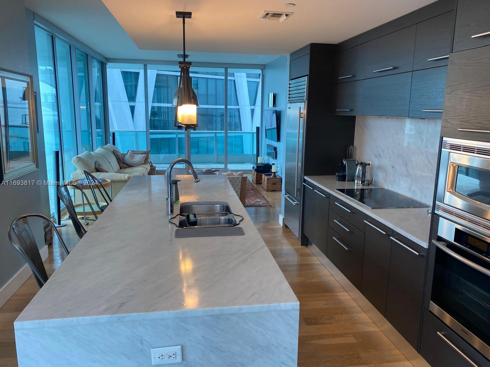 900 Biscayne Blvd #2812, Miami FL 33132
