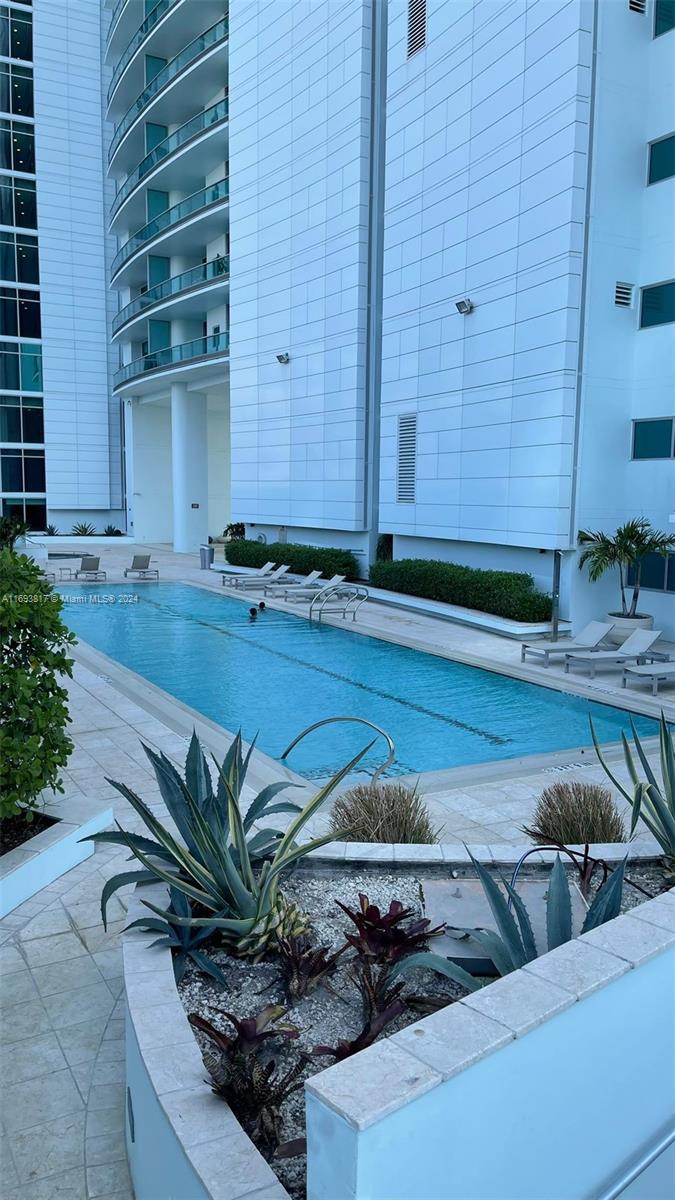 900 Biscayne Blvd #2812, Miami FL 33132