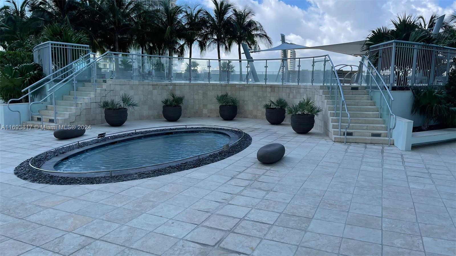 900 Biscayne Blvd #2812, Miami FL 33132