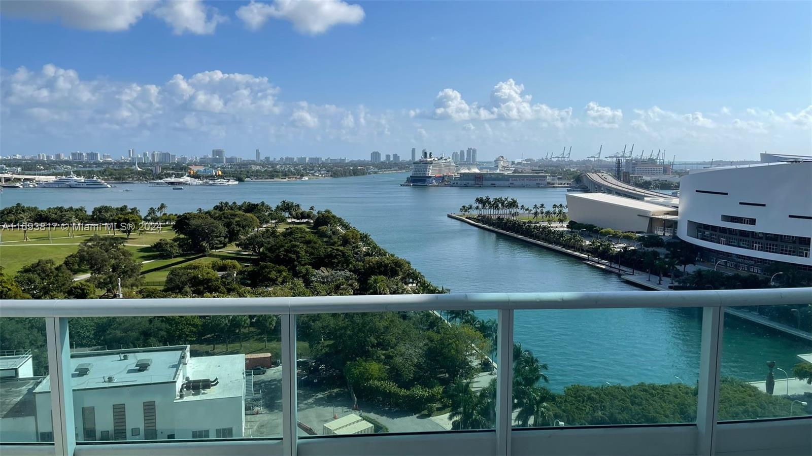 900 Biscayne Blvd #2812, Miami FL 33132