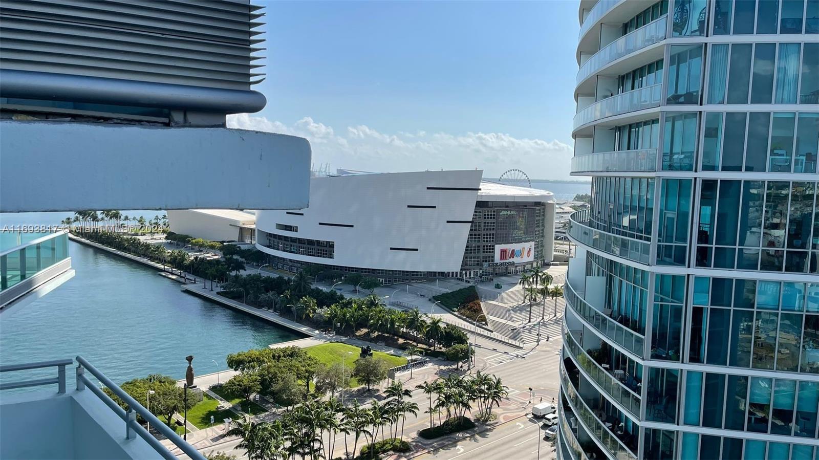 900 Biscayne Blvd #2812, Miami FL 33132