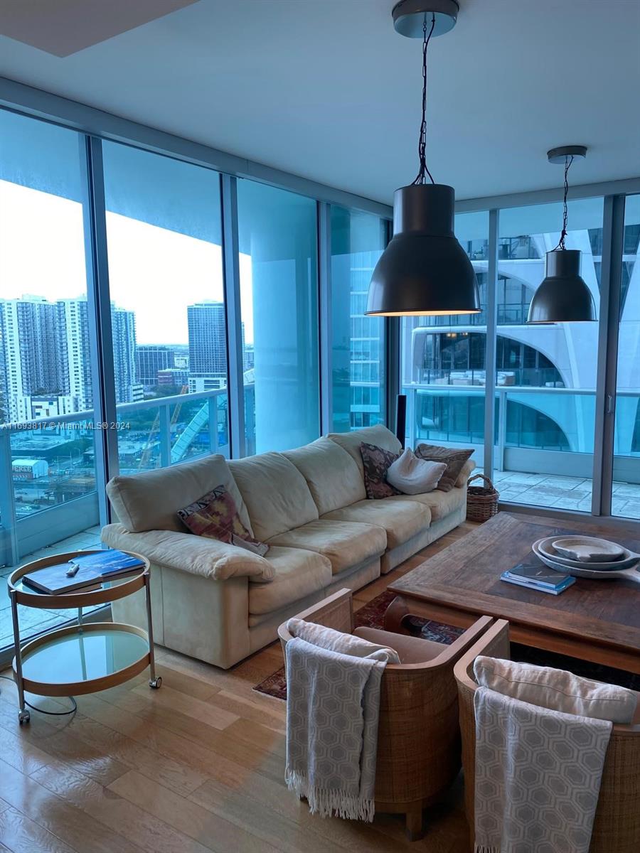 900 Biscayne Blvd #2812, Miami FL 33132