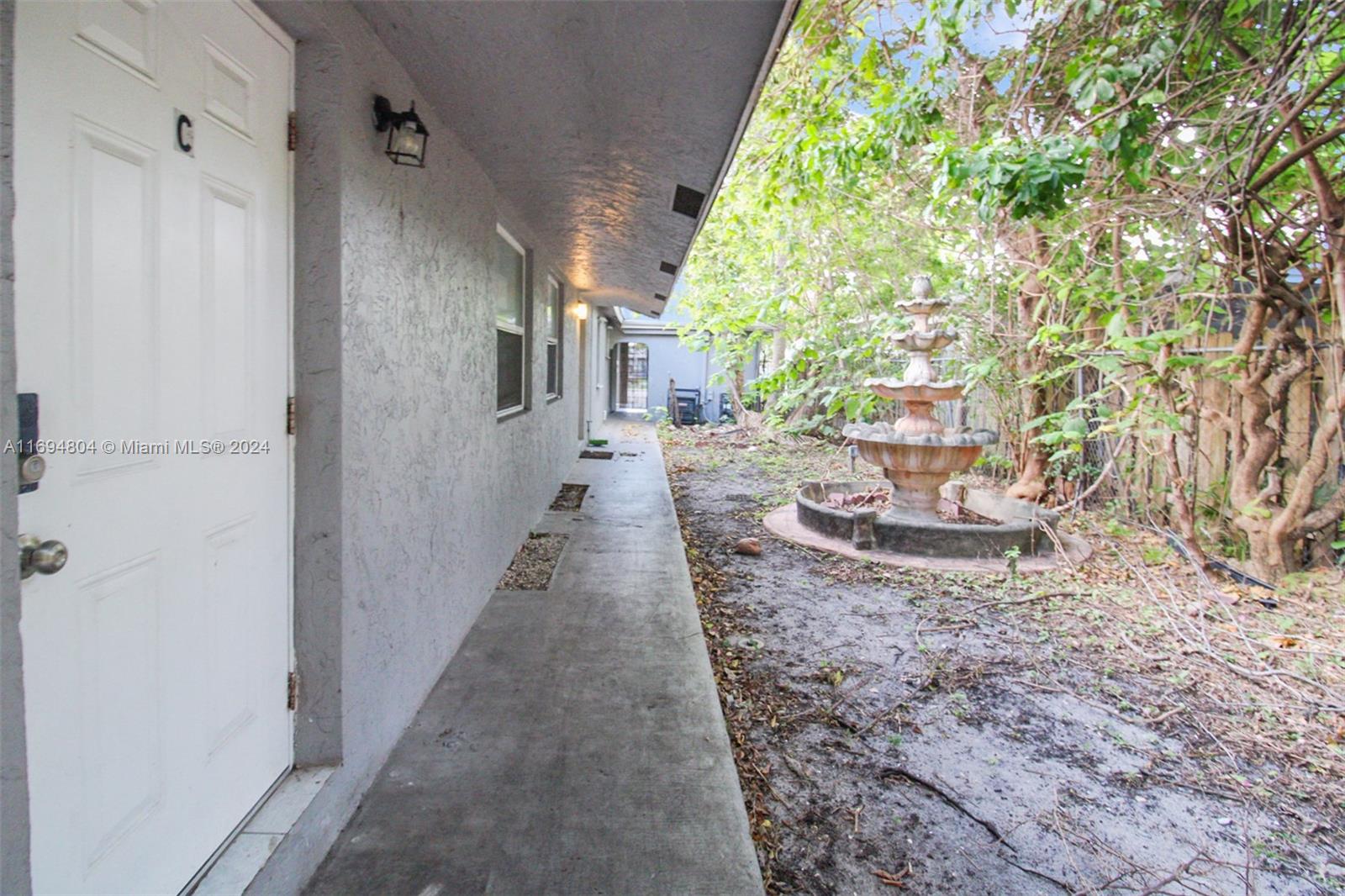 2213 Grant St, Hollywood, Florida image 4