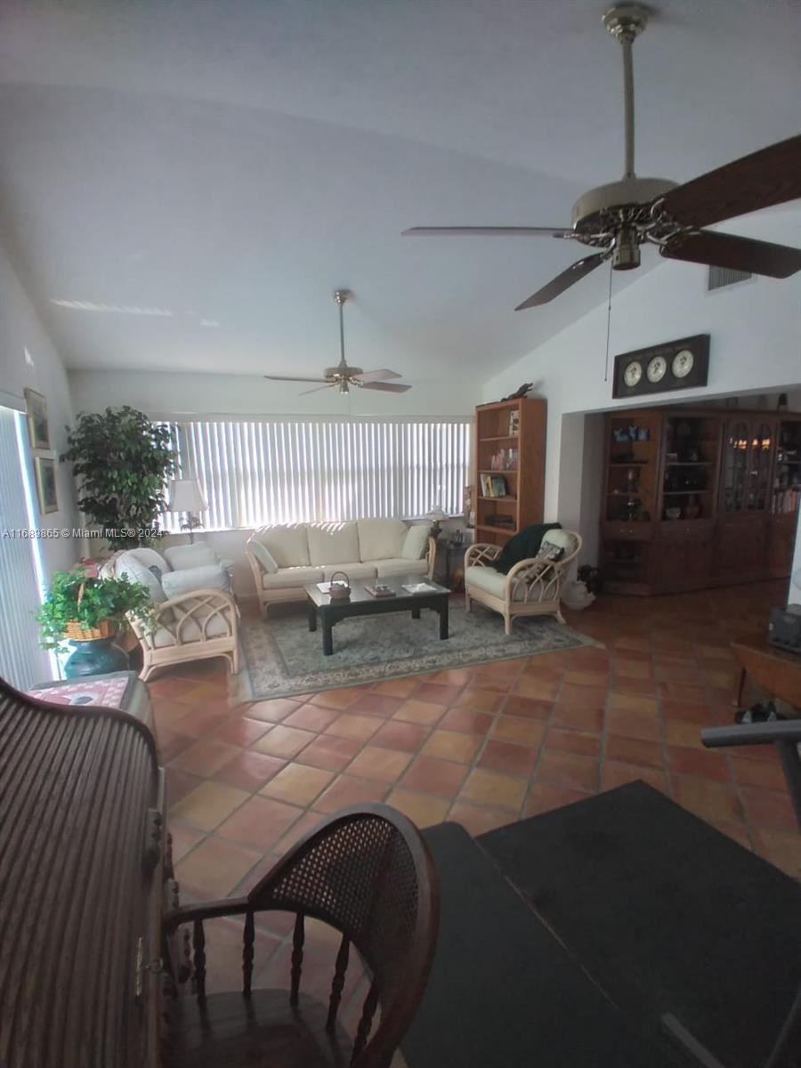 10193 SW 202nd Ter, Cutler Bay, Florida image 17