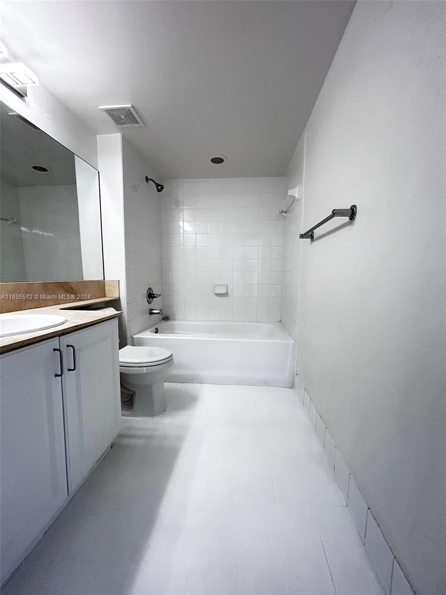 1155 S Brickell Bay Dr #605, Miami FL 33131