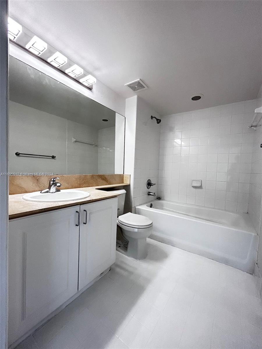 1155 S Brickell Bay Dr #605, Miami FL 33131