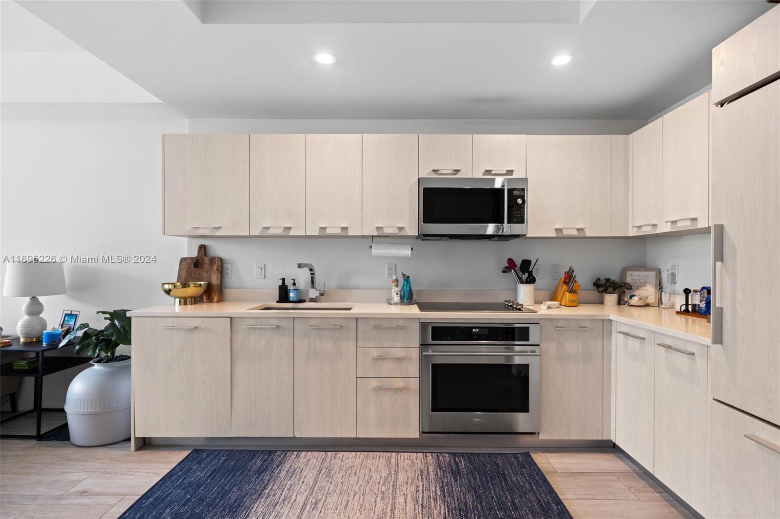 55 SW 9th St #2305, Miami FL 33130