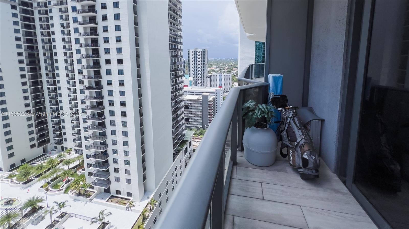 55 SW 9th St #2305, Miami FL 33130