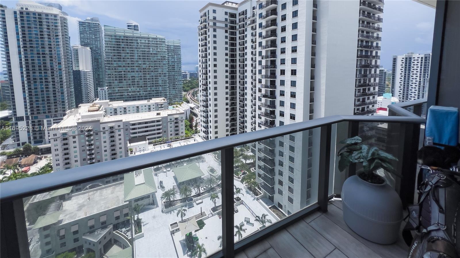 55 SW 9th St #2305, Miami FL 33130