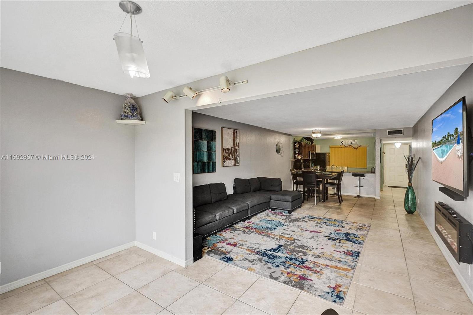 8010 Hampton Blvd #211, North Lauderdale, Florida image 16