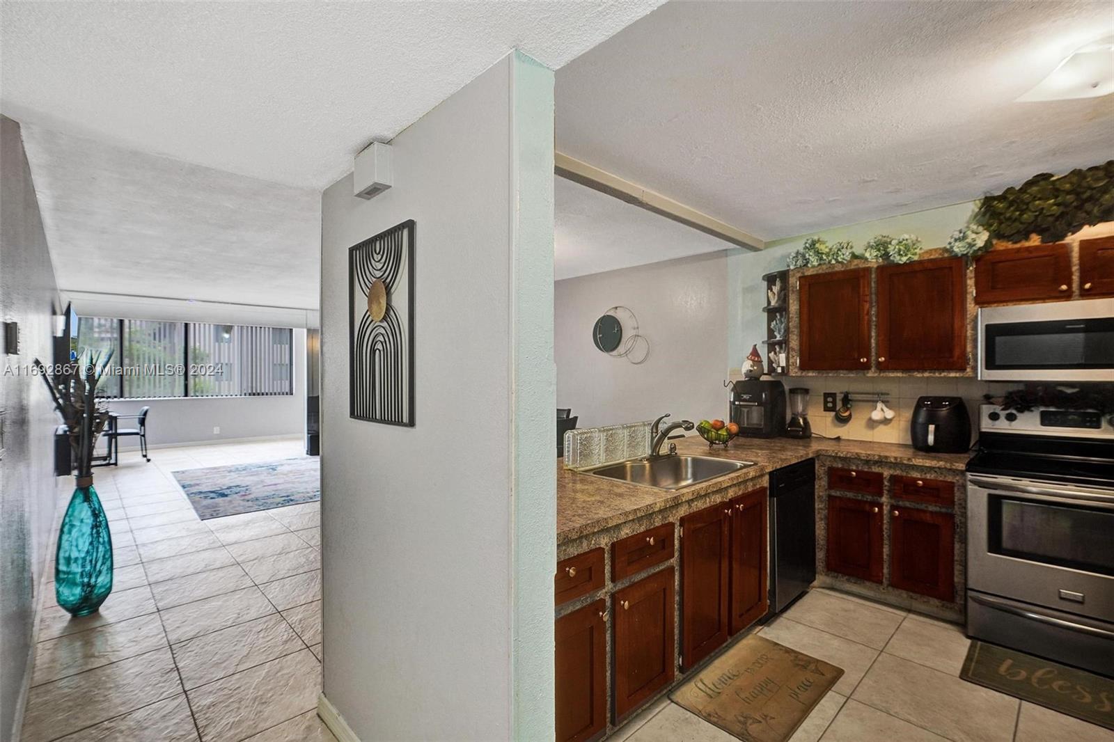 8010 Hampton Blvd #211, North Lauderdale, Florida image 4