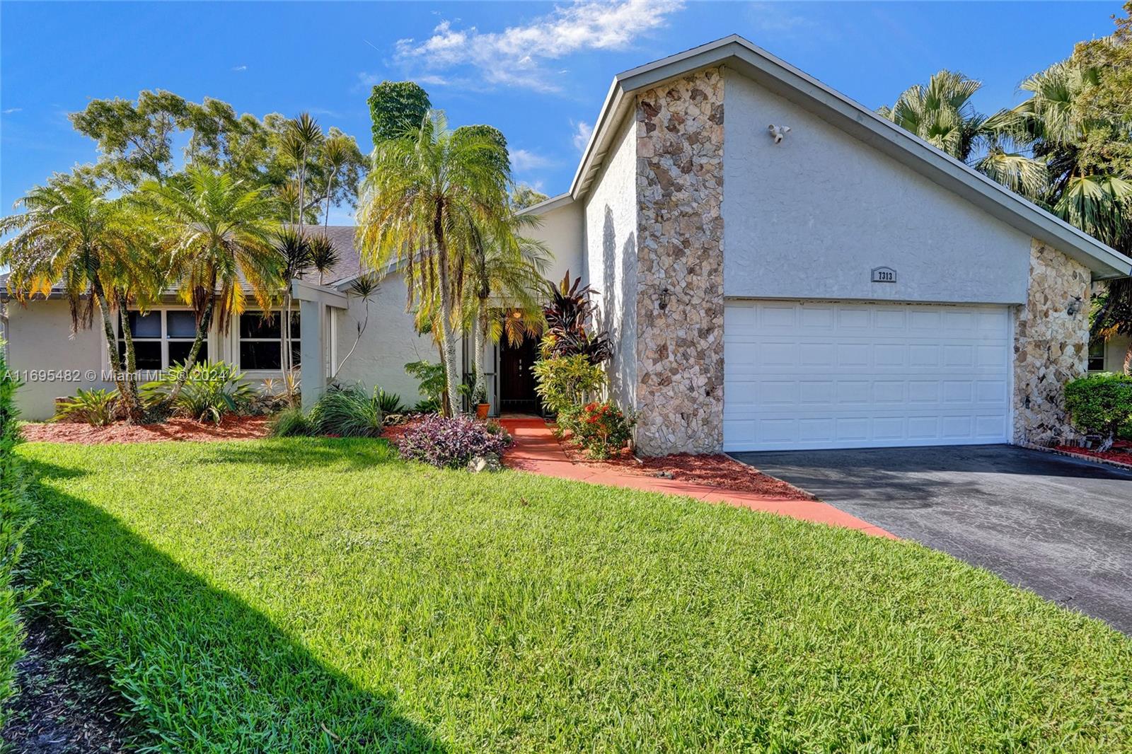 7313 Corkwood Ter, Tamarac, Florida image 2