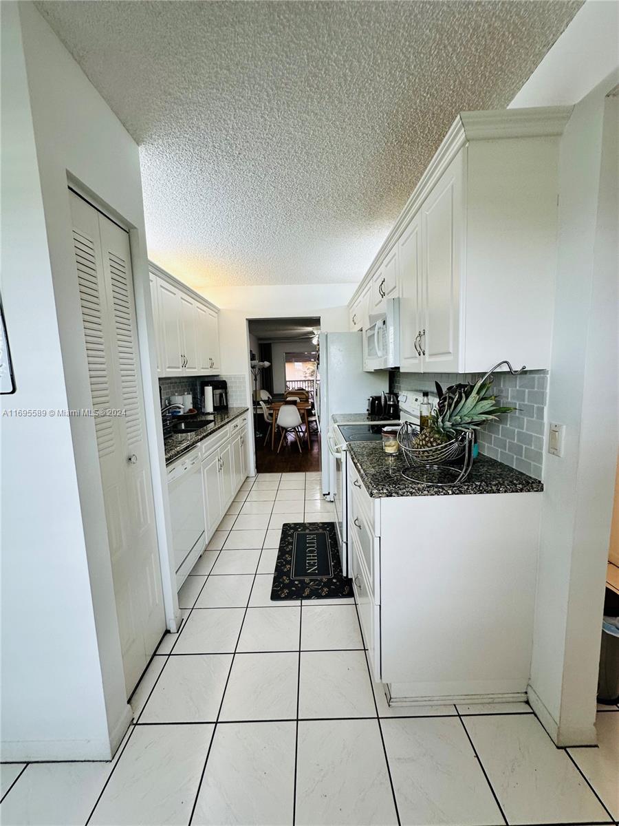 1400 SW 124th Ter #402Q, Pembroke Pines, Florida image 29