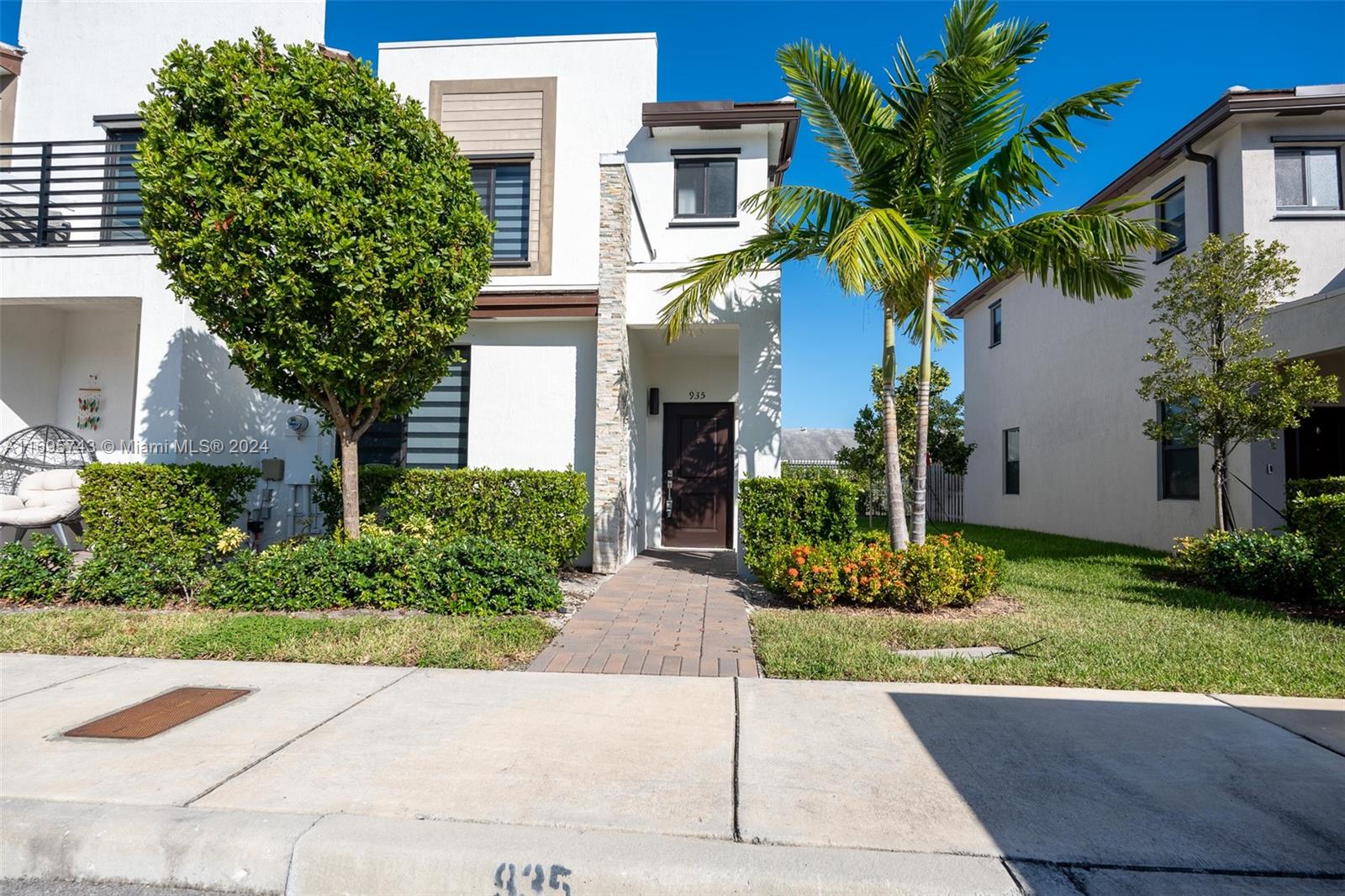 935 NE 211th St, Miami, Florida image 3