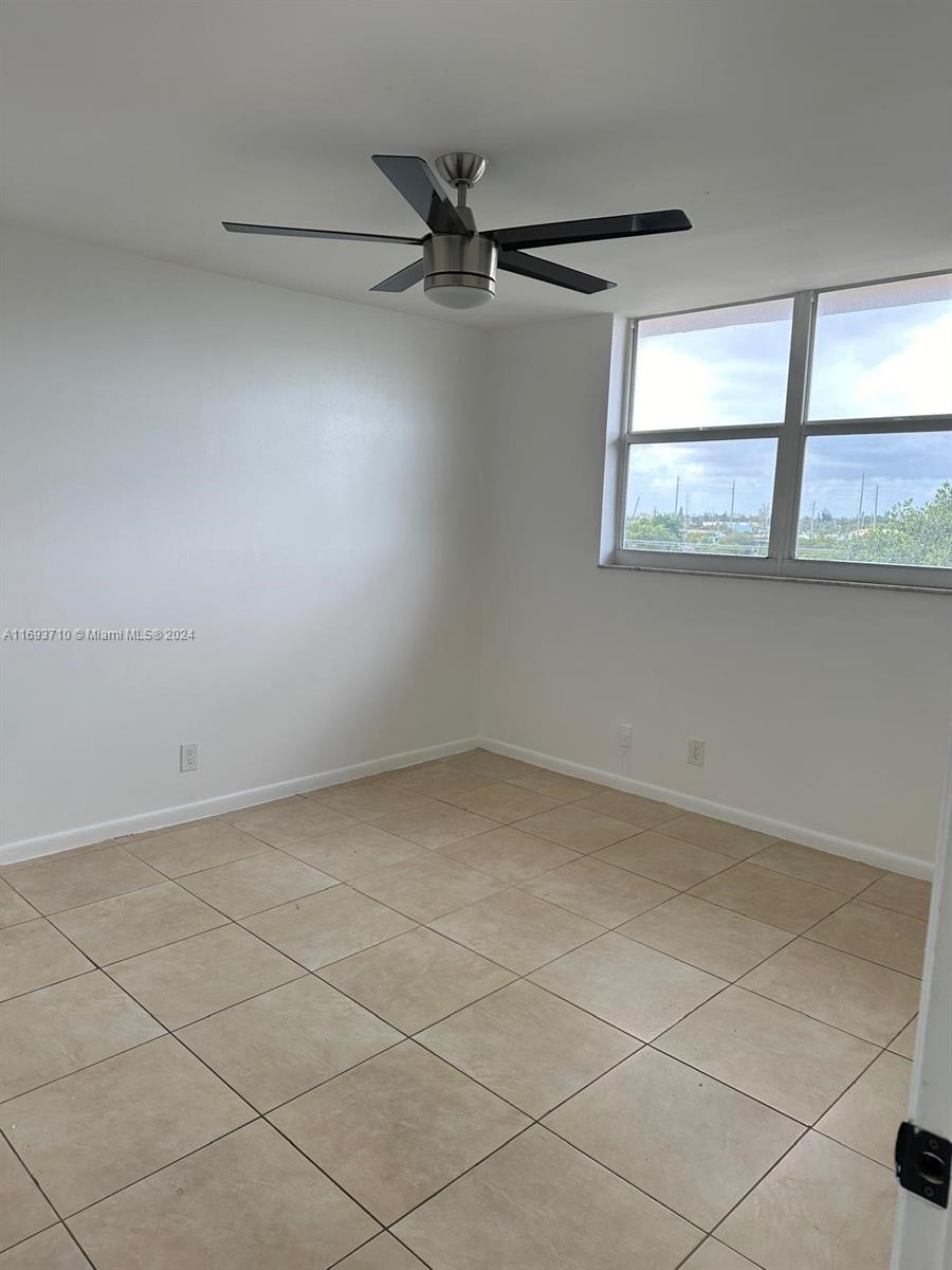 1830 Dixieanna St #606, Hollywood, Florida image 3