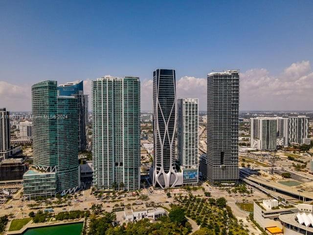 Luxury living in the best location in Miami! Wake up to the best sunrise views overlooking Biscayne Bay, ocean and South Beach skyline. This large one bedroom 2 full bathroom condo in 900 biscayne offers resort style amenities including a private Spa only for residents. Walking distance to Miami-World Center shops and restaurants, Theaters, Museums, major highways and more. Makes a great primary or second home with flexibility to rent several times a year with some restrictions.