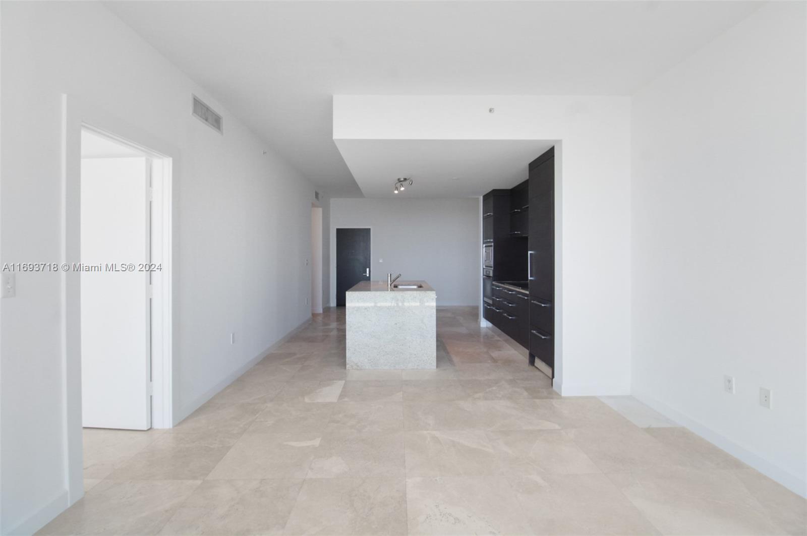 900 Biscayne Blvd #3004, Miami FL 33132