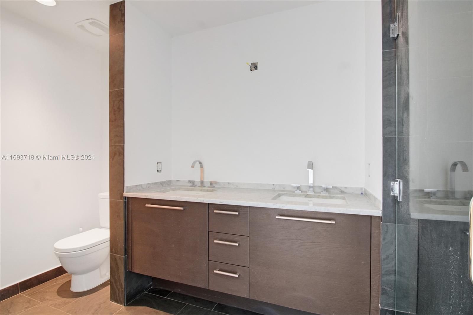 900 Biscayne Blvd #3004, Miami FL 33132