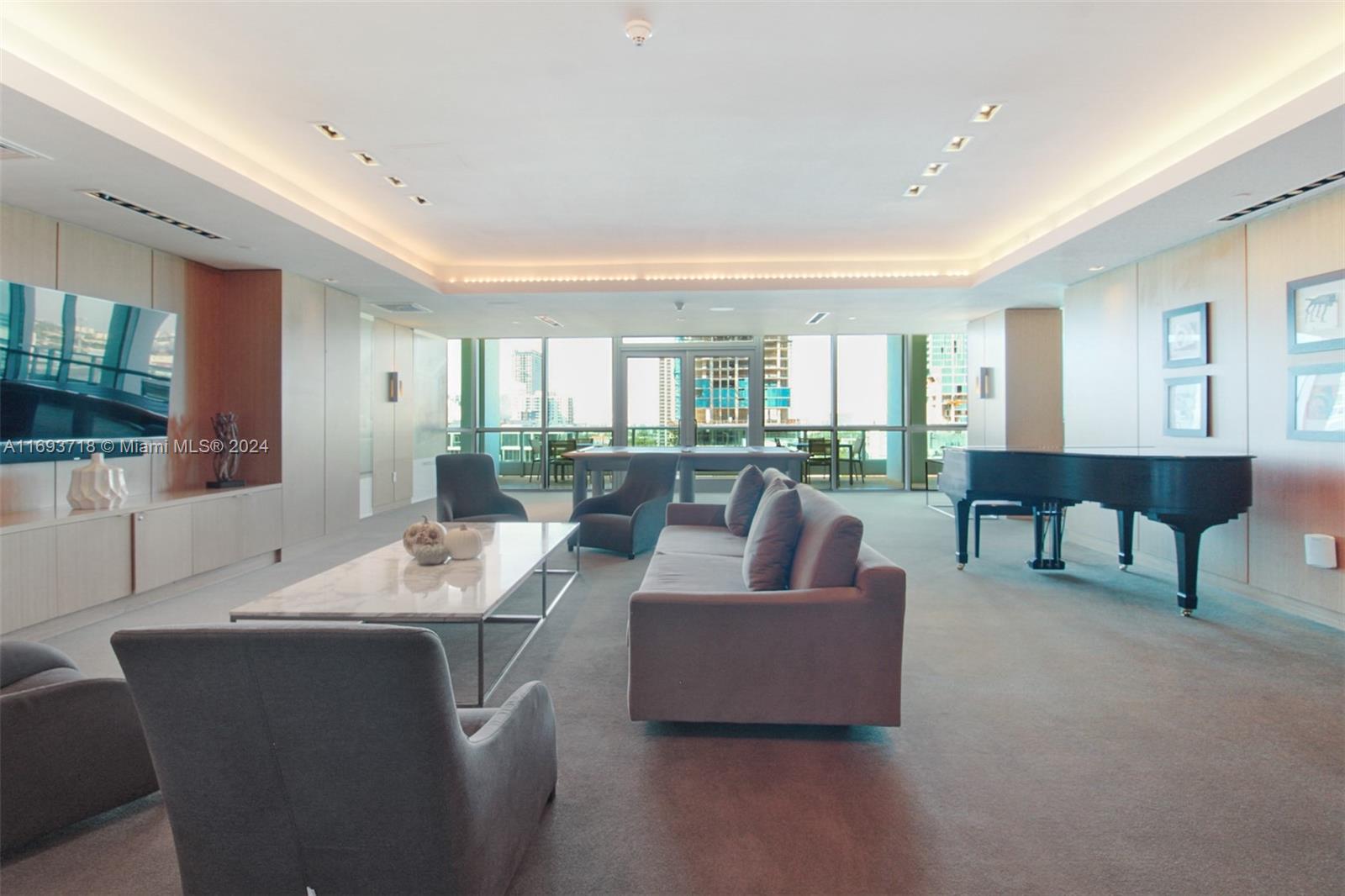 900 Biscayne Blvd #3004, Miami FL 33132
