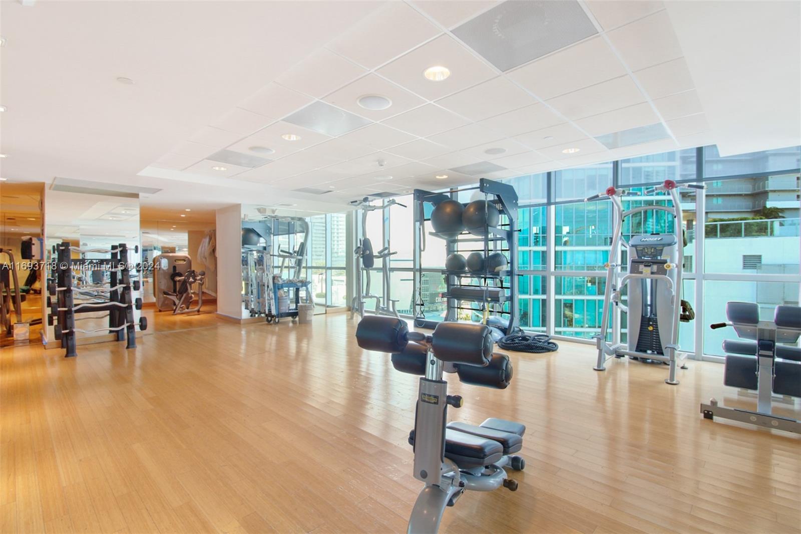 900 Biscayne Blvd #3004, Miami FL 33132