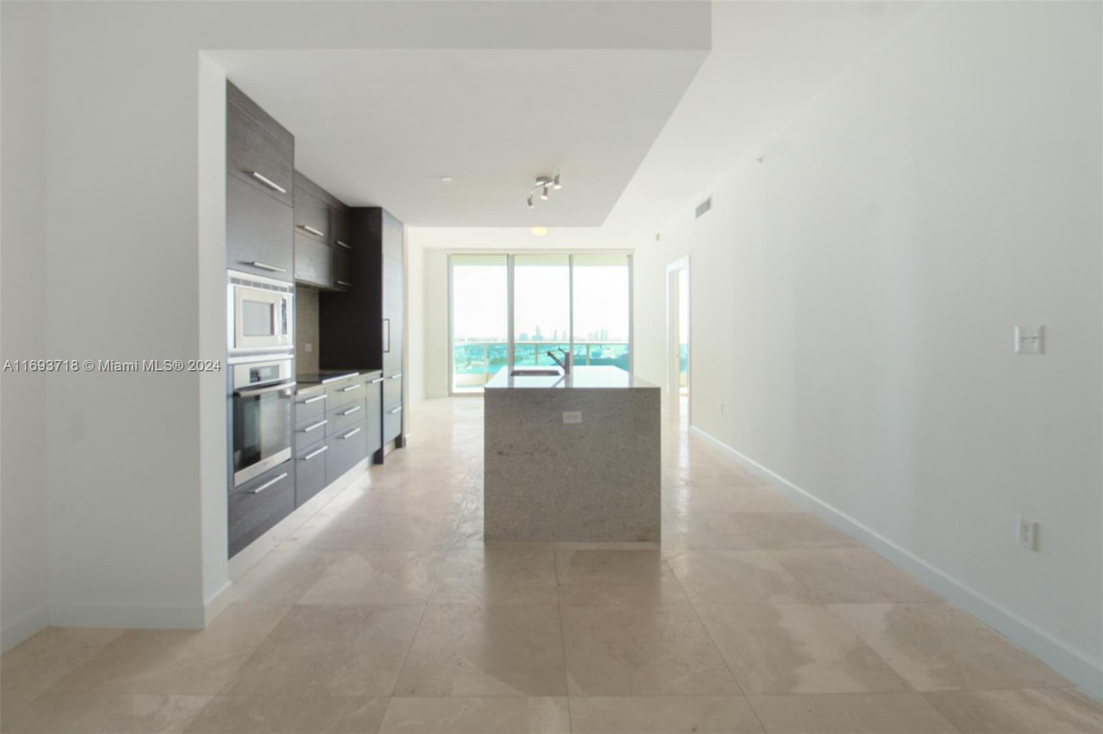 900 Biscayne Blvd #3004, Miami FL 33132