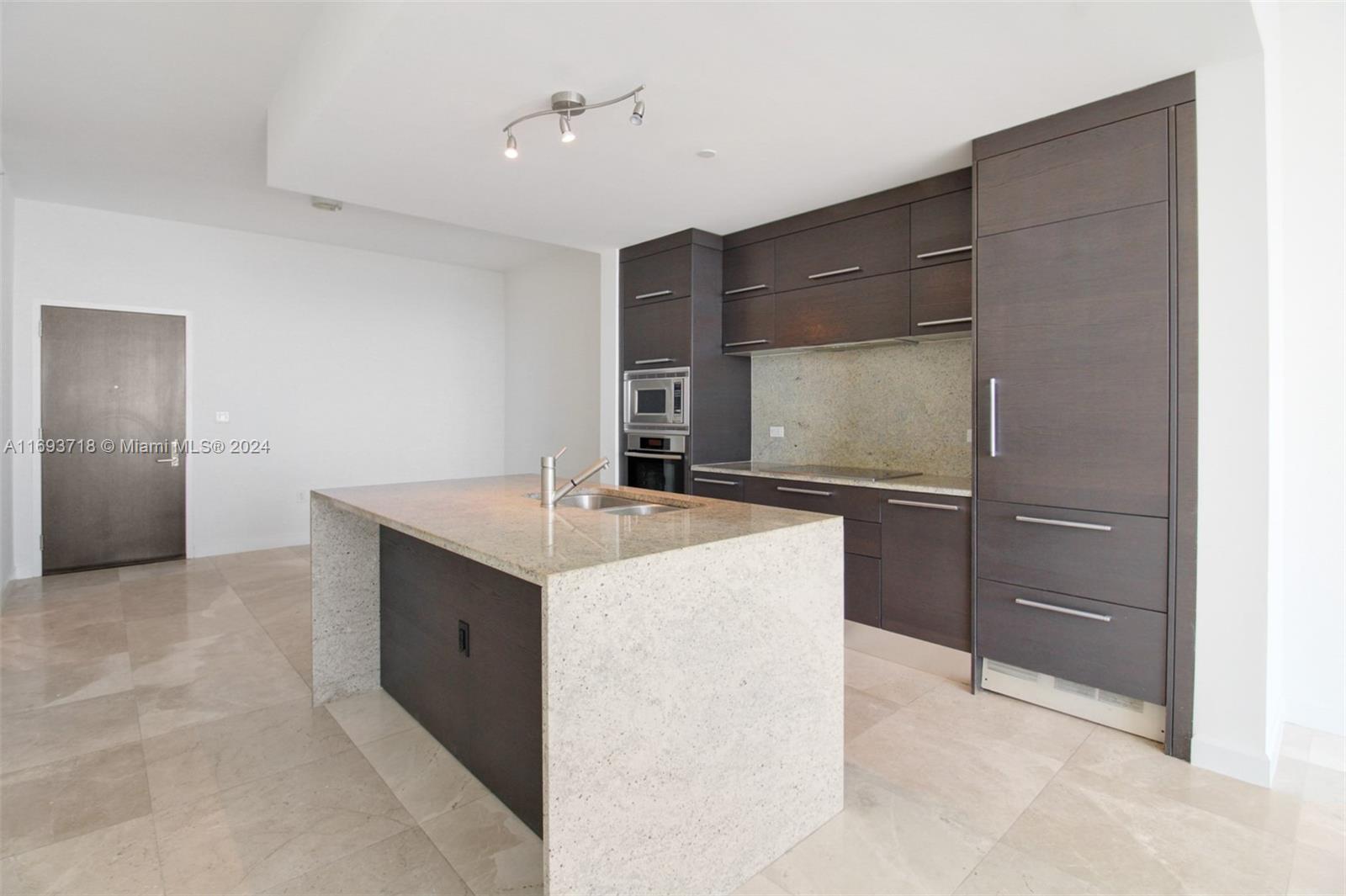 900 Biscayne Blvd #3004, Miami FL 33132
