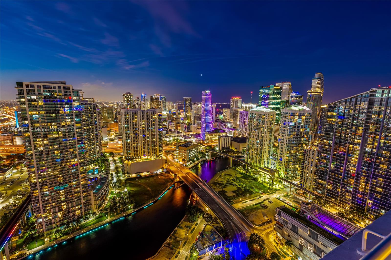 88 SW 7th St #4203, Miami FL 33130