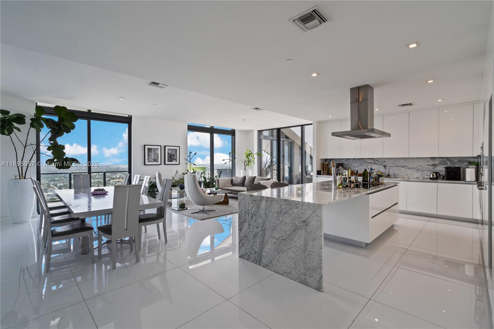 88 SW 7th St #4203, Miami FL 33130