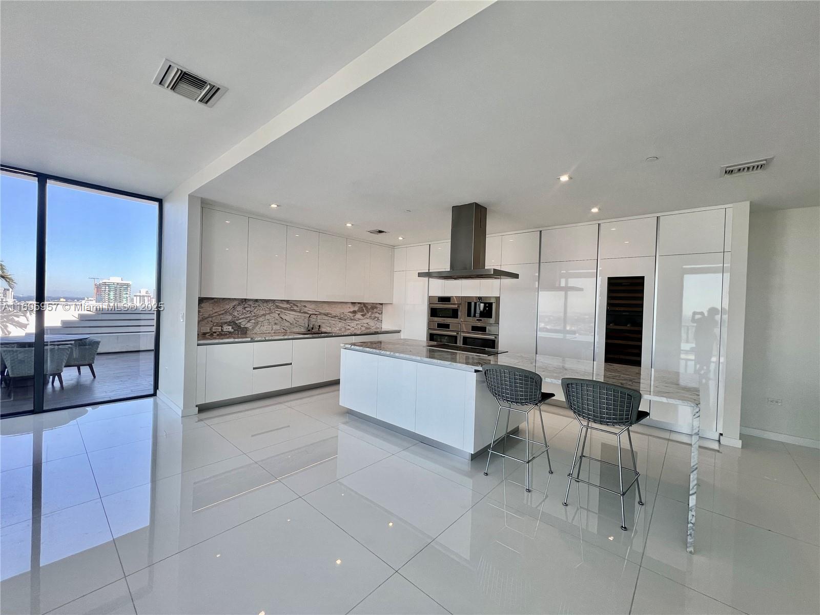 88 SW 7th St #4203, Miami FL 33130