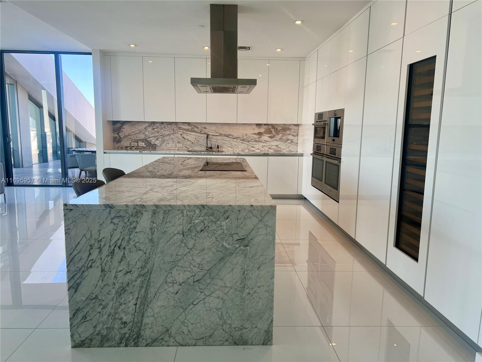 88 SW 7th St #4203, Miami FL 33130