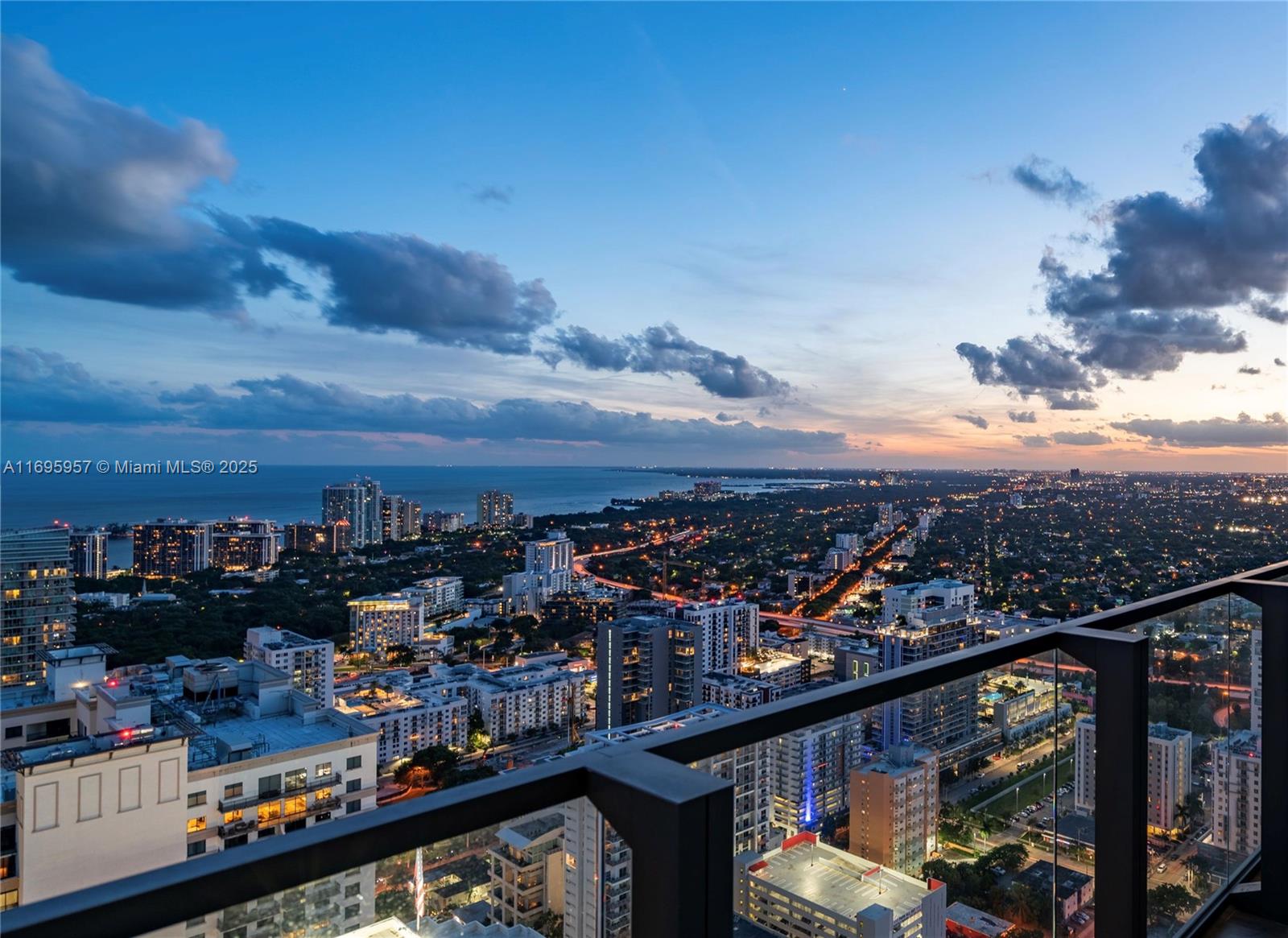 88 SW 7th St #4203, Miami FL 33130
