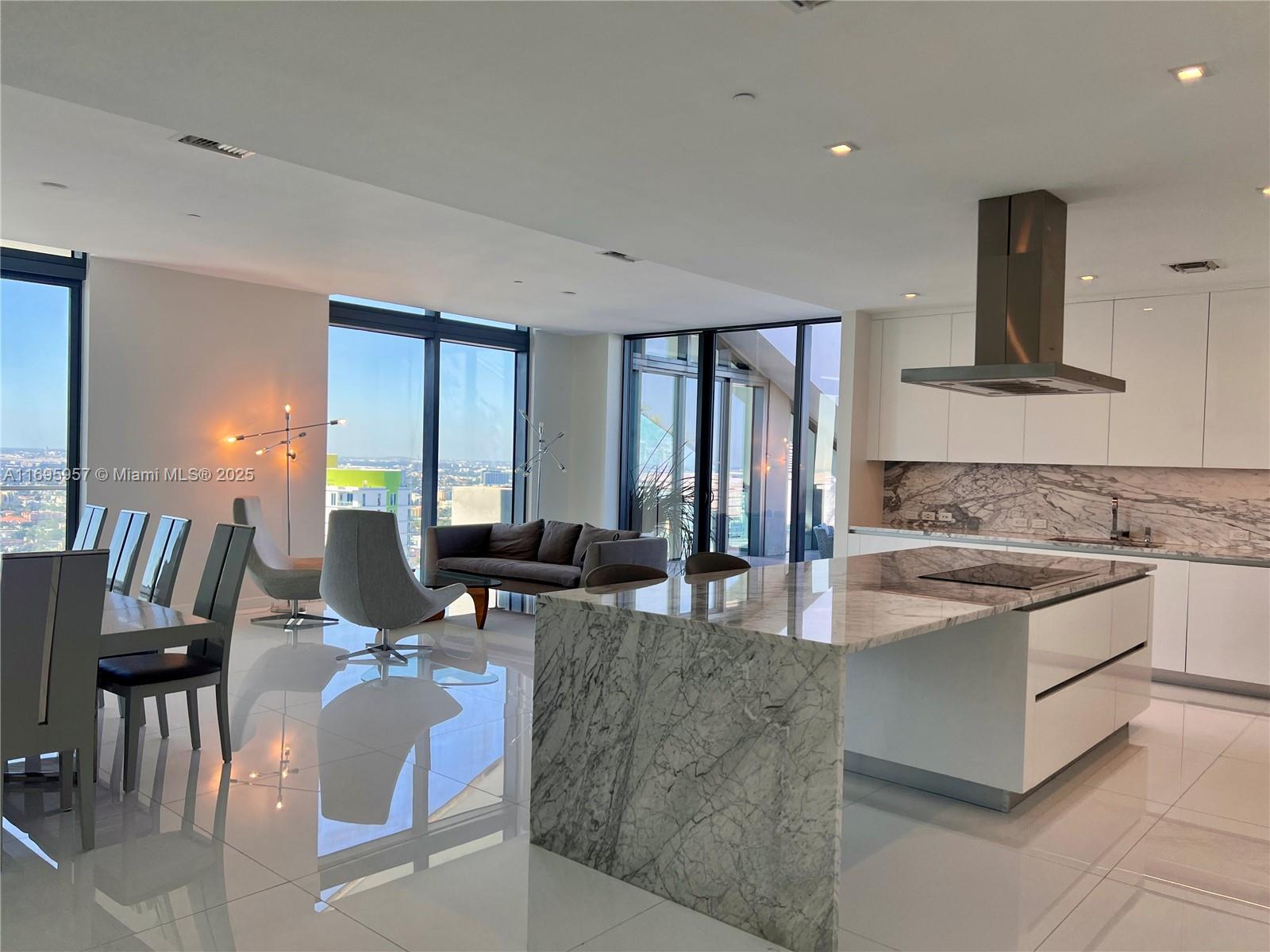 88 SW 7th St #4203, Miami FL 33130
