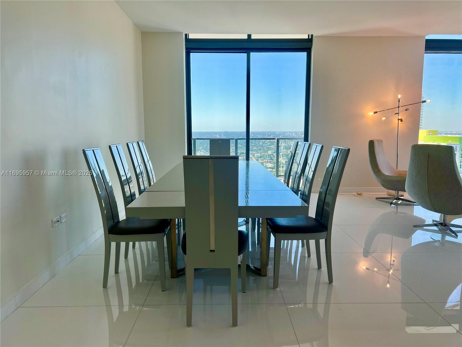 88 SW 7th St #4203, Miami FL 33130