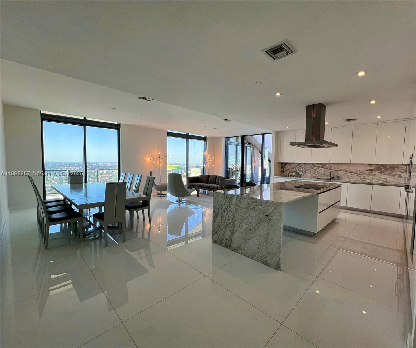 88 SW 7th St #4203, Miami FL 33130