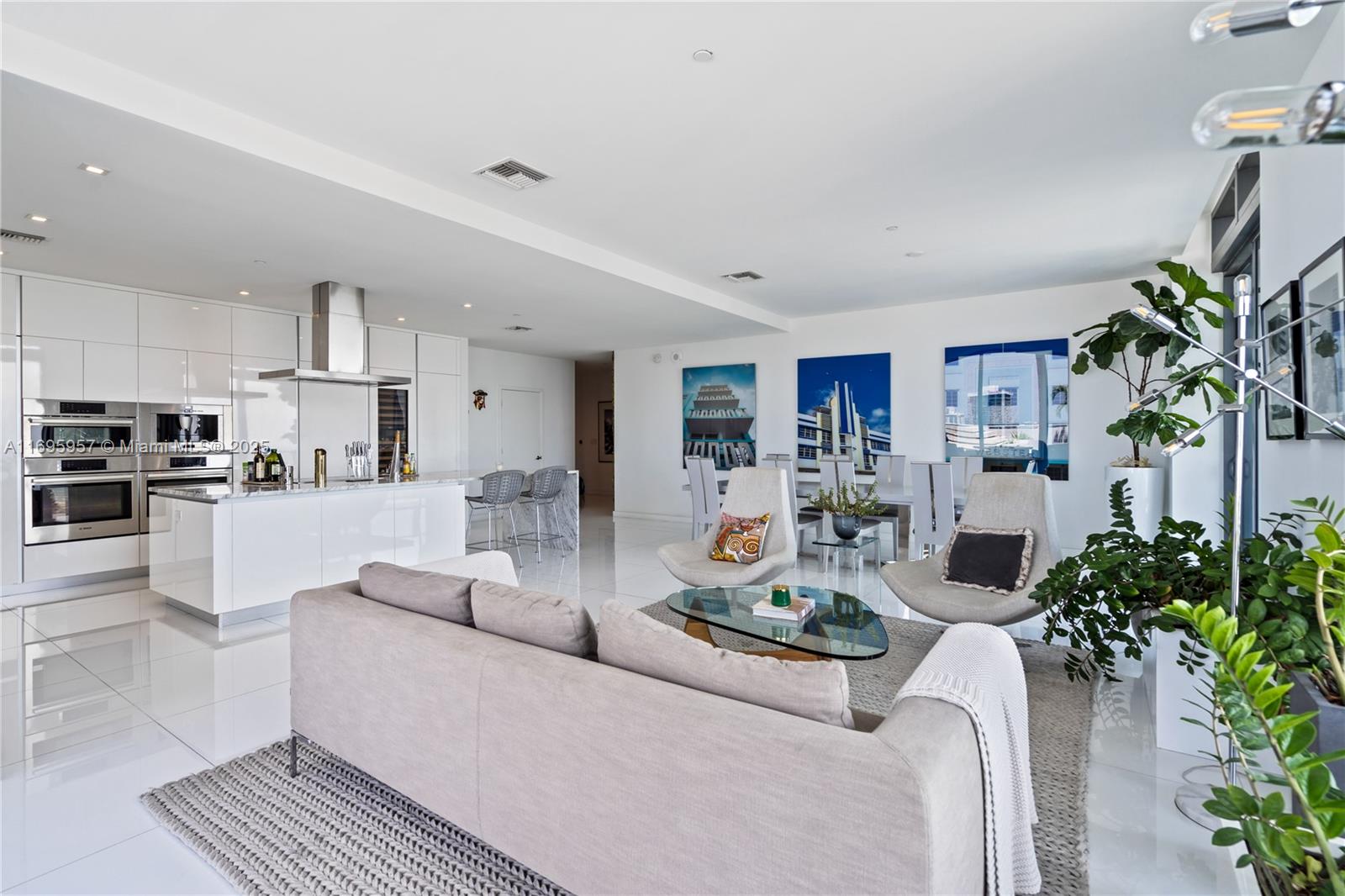 88 SW 7th St #4203, Miami FL 33130
