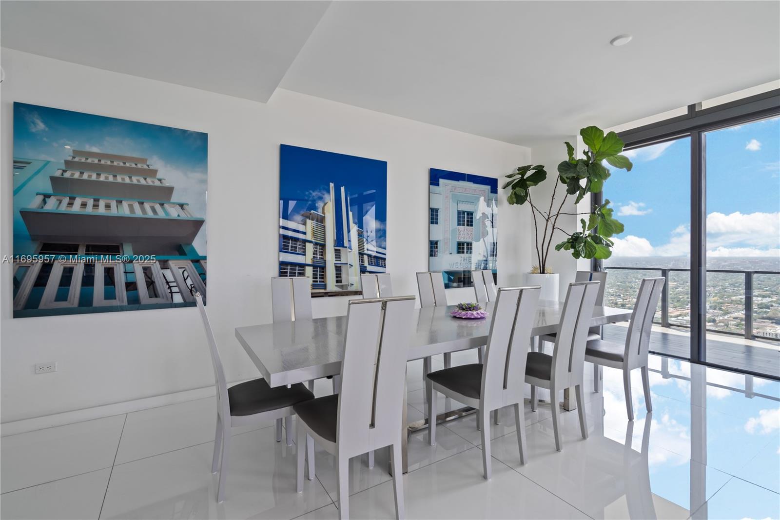 88 SW 7th St #4203, Miami FL 33130